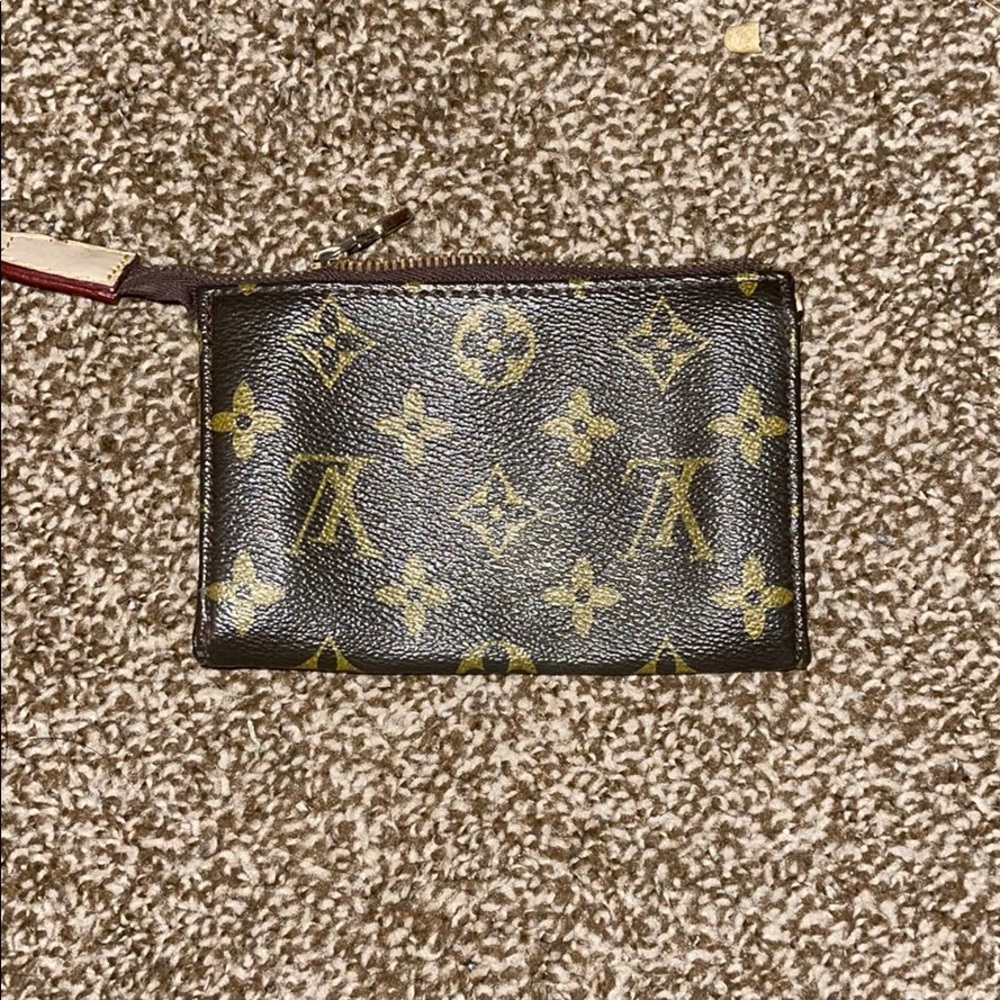 Louis Vuitton knockoff change purse